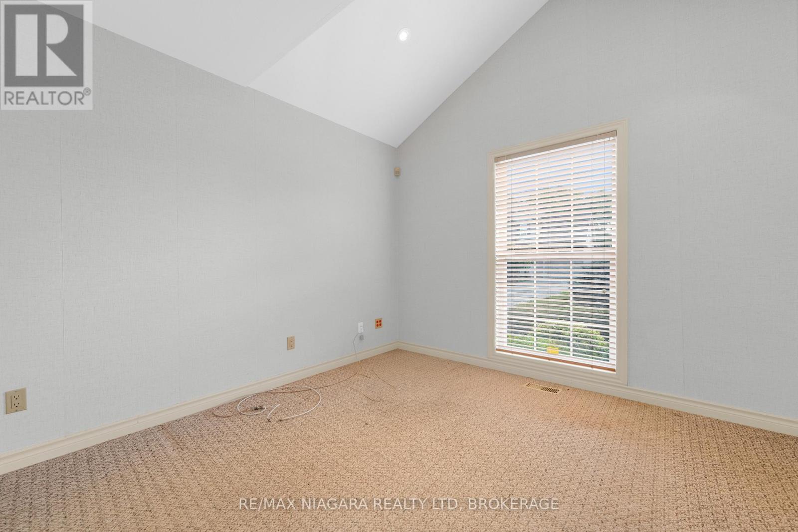 40 Frontier Drive, Niagara-On-The-Lake, Ontario  L0S 1J0 - Photo 5 - X12425600