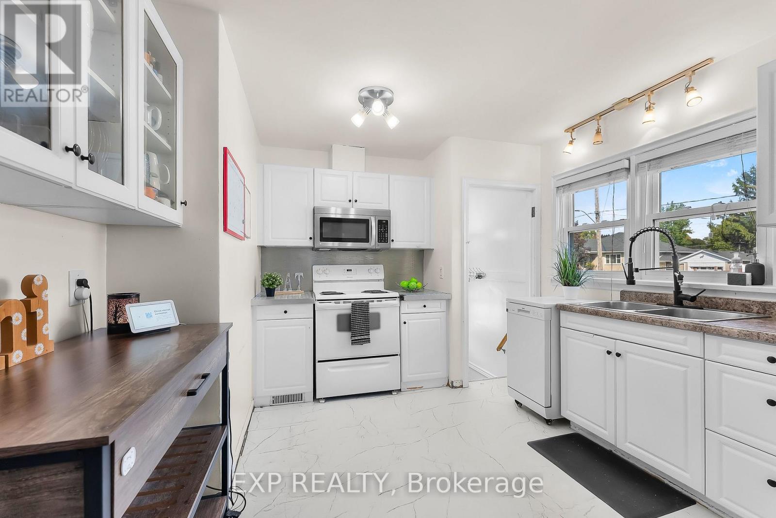 2 Homewood Avenue, Port Colborne, Ontario  L3K 5L5 - Photo 11 - X12425899