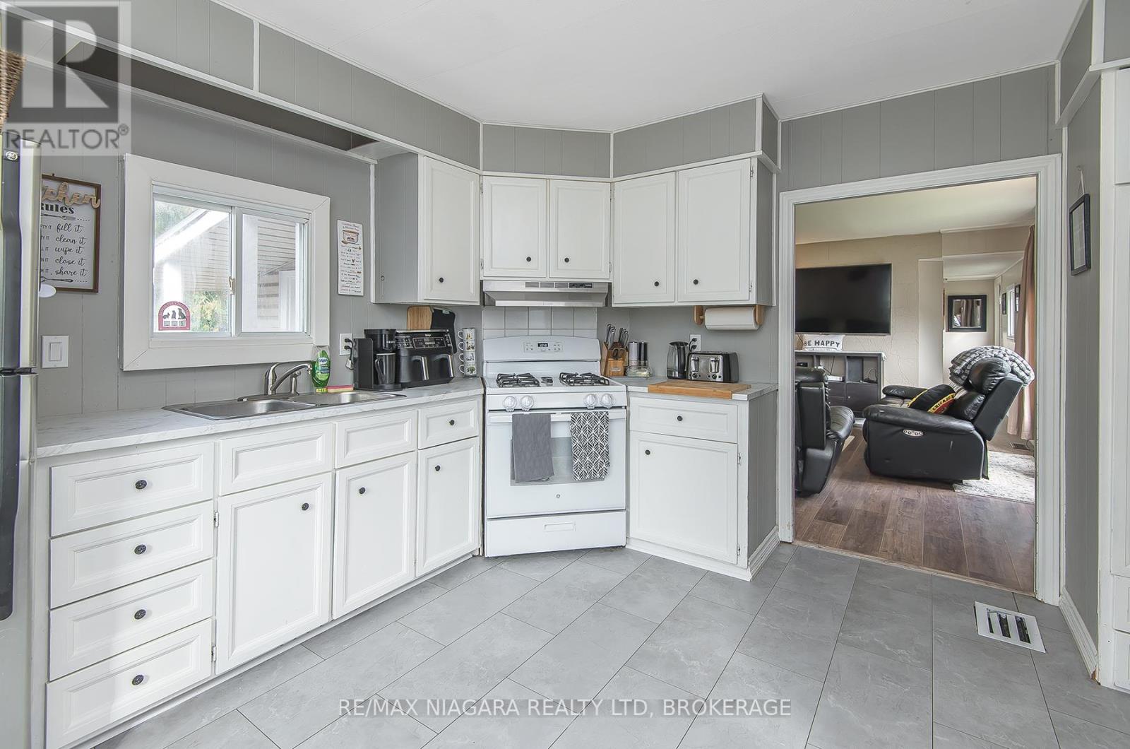 4599 Abigail Lane, Lincoln, Ontario  L3J 0W1 - Photo 10 - X12425918