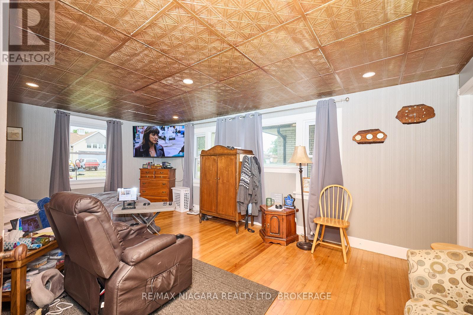 1444 Lakehurst Avenue, Fort Erie, Ontario  L2A 3A3 - Photo 14 - X12426831