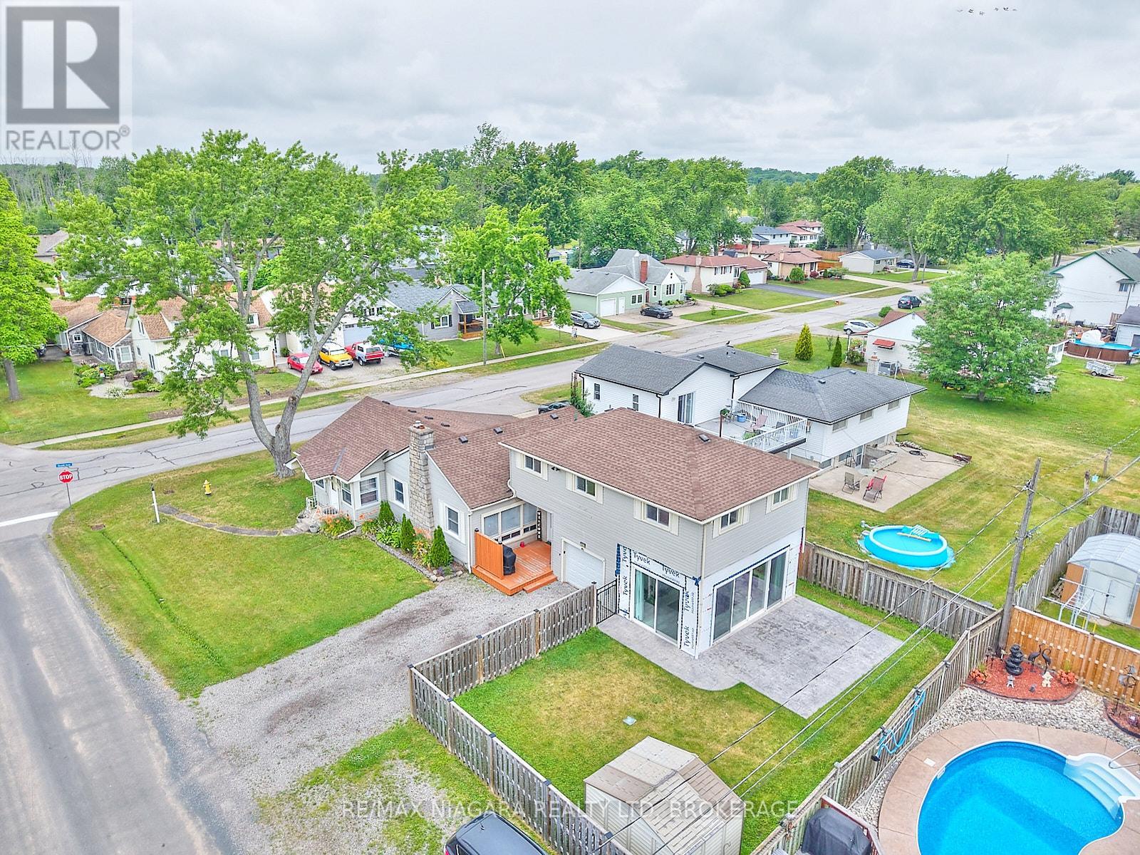 1444 Lakehurst Avenue, Fort Erie, Ontario  L2A 3A3 - Photo 2 - X12426831