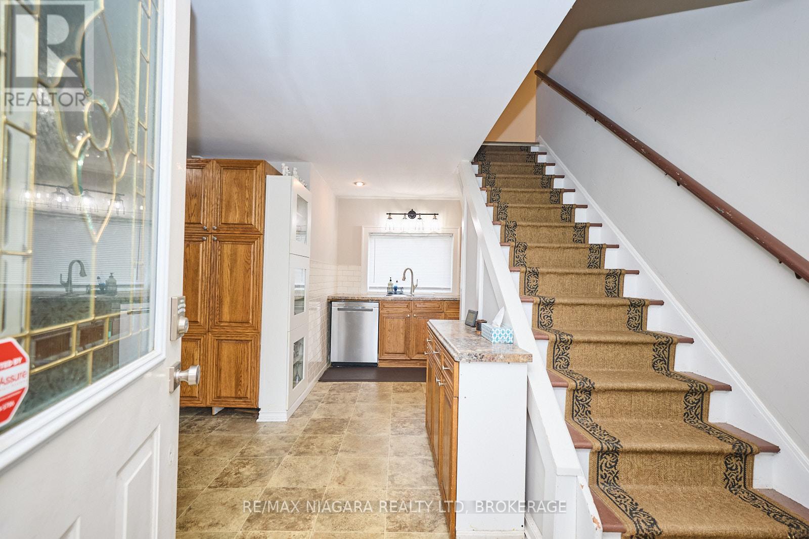 1444 Lakehurst Avenue, Fort Erie, Ontario  L2A 3A3 - Photo 3 - X12426831