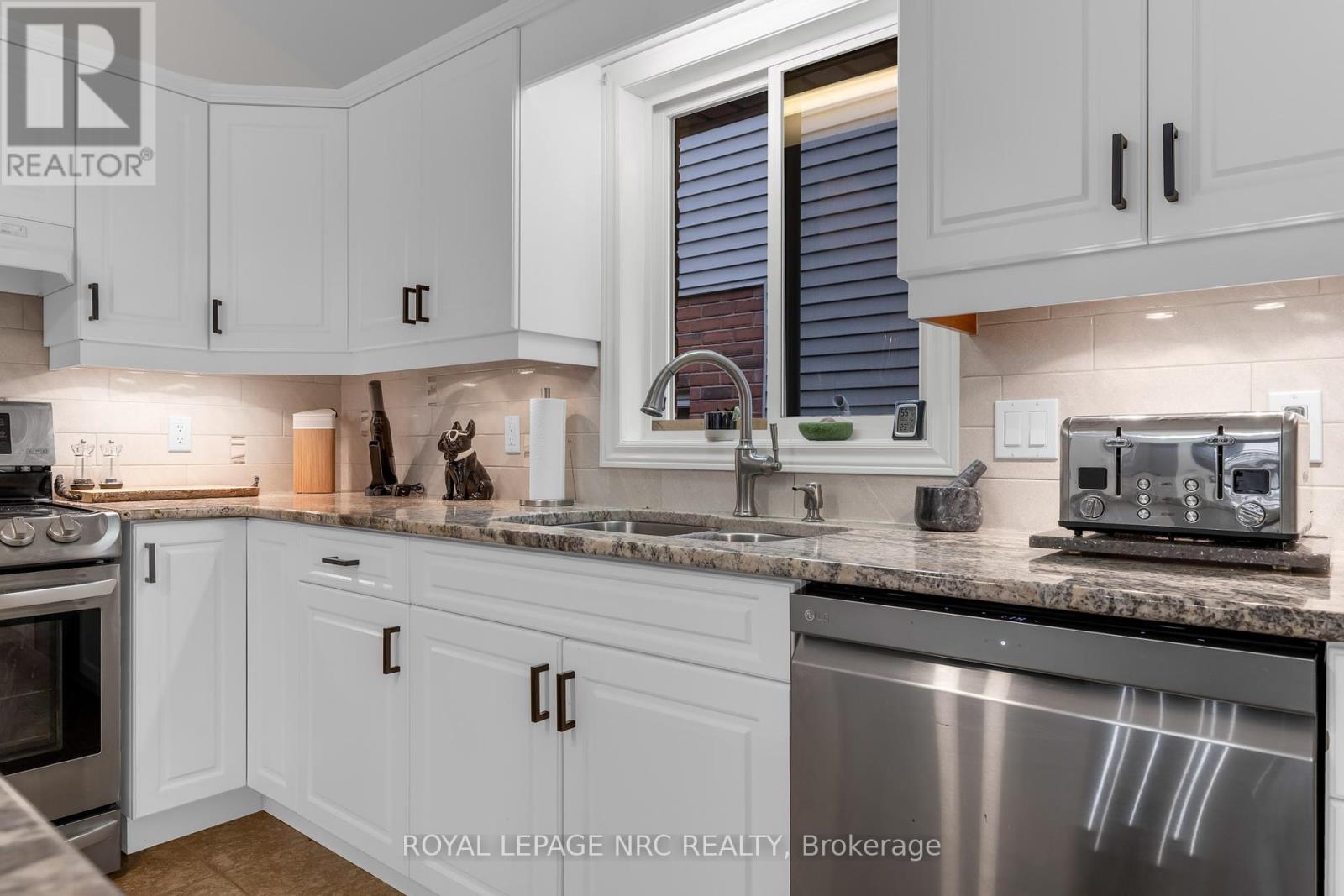 10 Montrose Street, St. Catharines, Ontario  L2S 4A7 - Photo 9 - X12426953