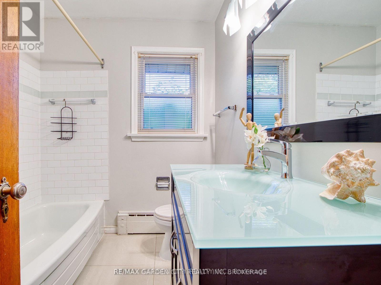 101 Masterson Avenue, St. Catharines, Ontario  L2T 3P8 - Photo 12 - X12427702