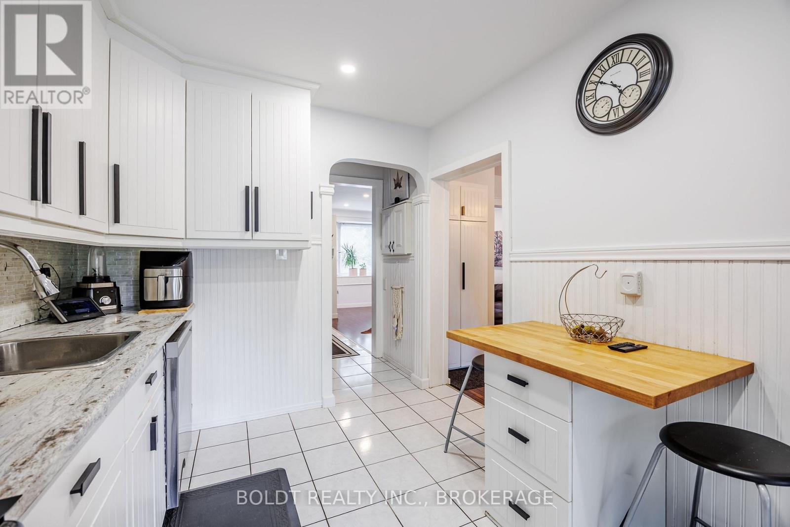 720 Niagara Street, St. Catharines, Ontario  L2M 3R9 - Photo 10 - X12428234