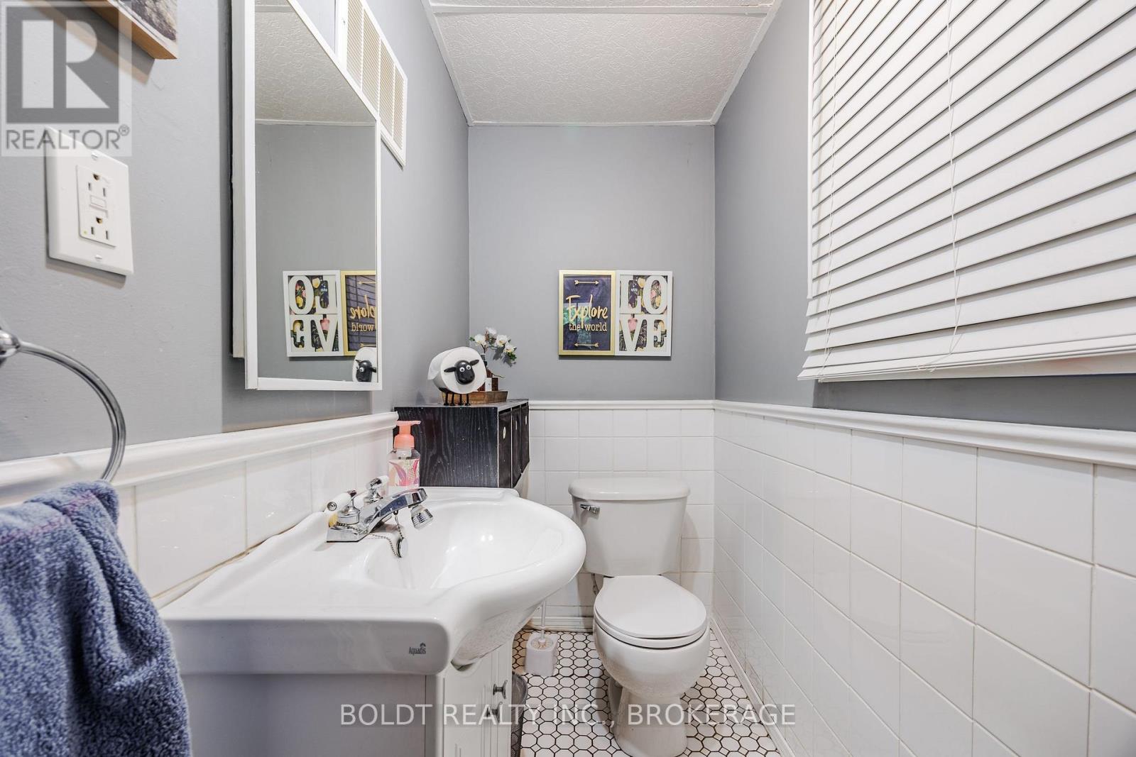 720 Niagara Street, St. Catharines, Ontario  L2M 3R9 - Photo 11 - X12428234