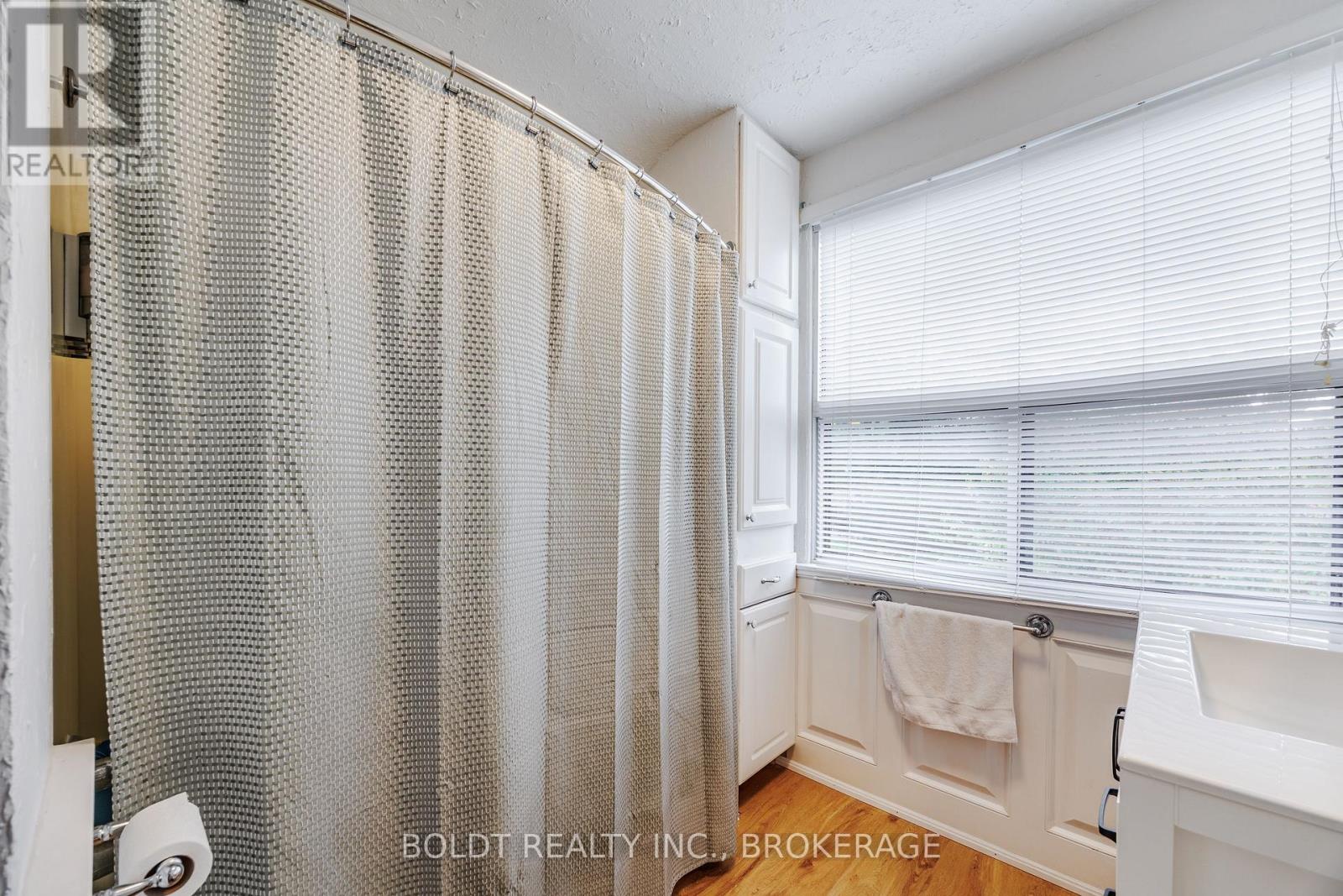 720 Niagara Street, St. Catharines, Ontario  L2M 3R9 - Photo 13 - X12428234