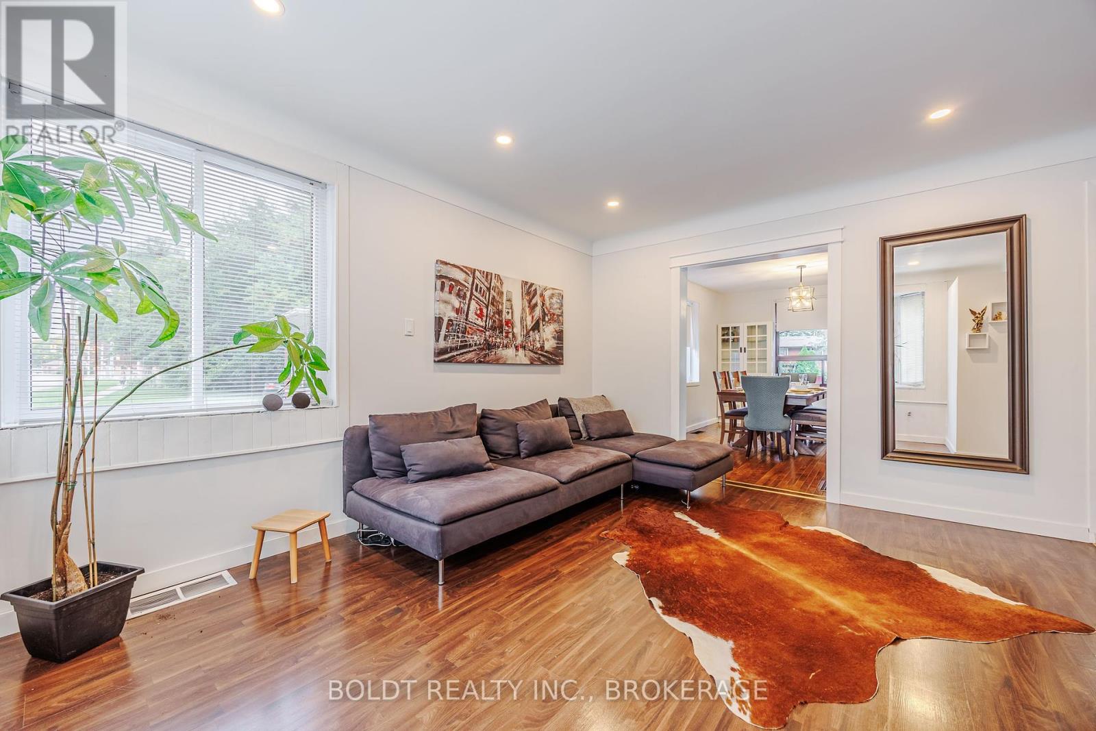 720 Niagara Street, St. Catharines, Ontario  L2M 3R9 - Photo 6 - X12428234