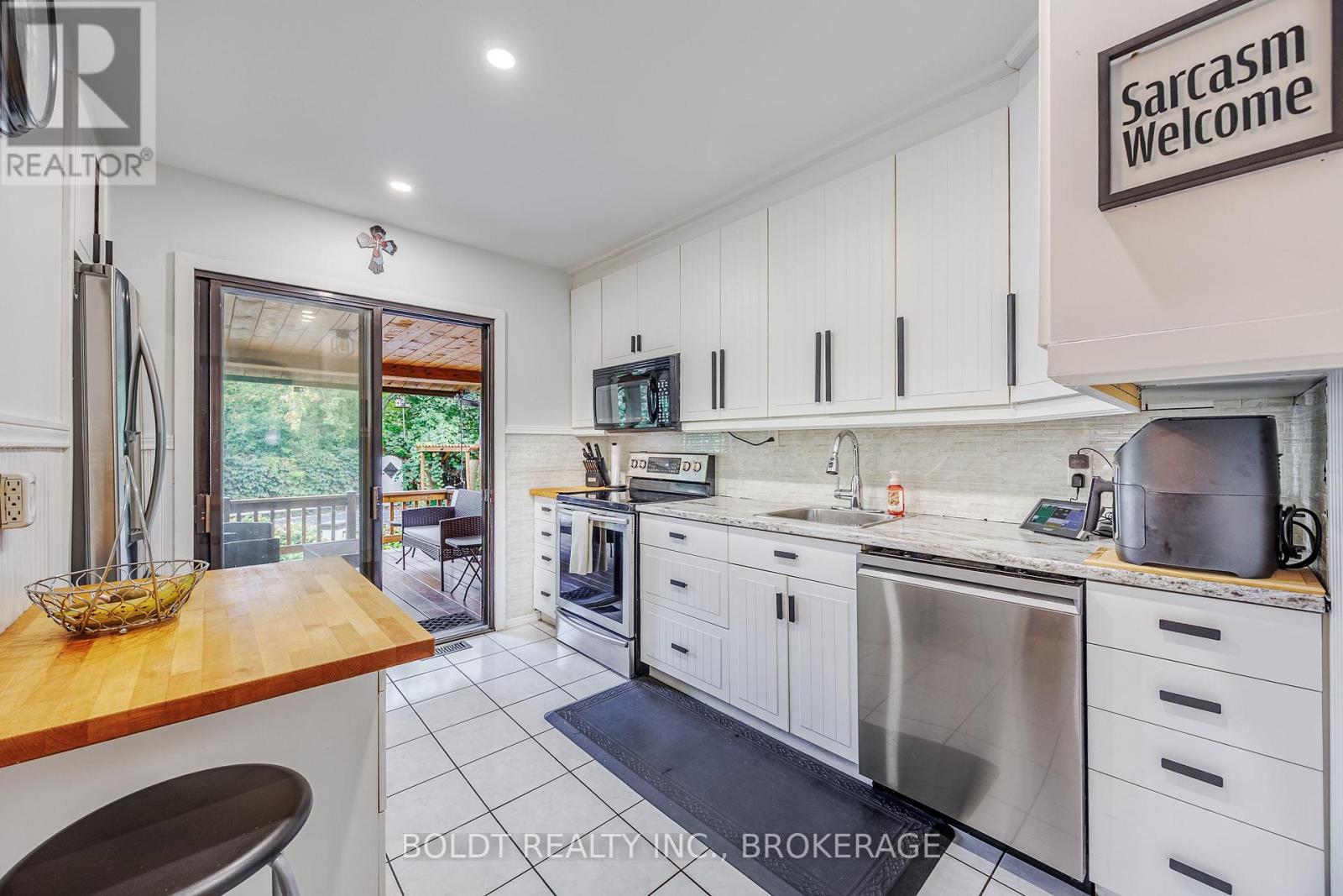 720 Niagara Street, St. Catharines, Ontario  L2M 3R9 - Photo 9 - X12428234