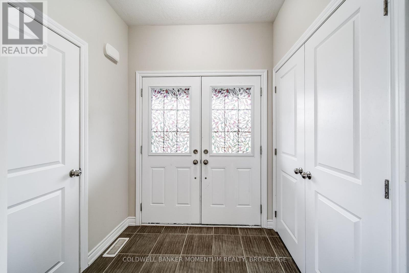 139 Isabella Drive, Orillia, Ontario  L3V 8K7 - Photo 5 - S12428641