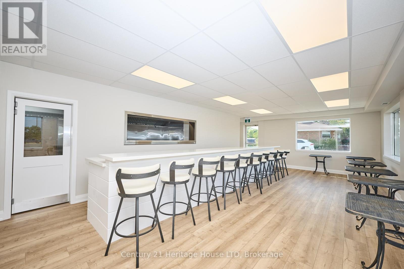 3551 Garrison Road, Fort Erie, Ontario  L0S 1N0 - Photo 5 - X12429567