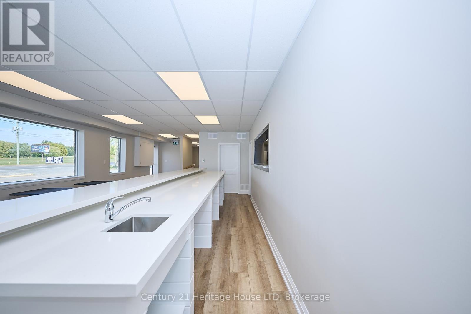 3551 Garrison Road, Fort Erie, Ontario  L0S 1N0 - Photo 8 - X12429567