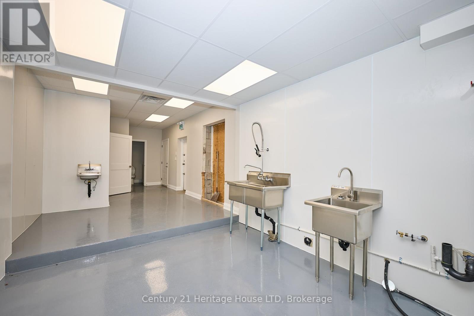 3551 Garrison Road, Fort Erie, Ontario  L0S 1N0 - Photo 9 - X12429567