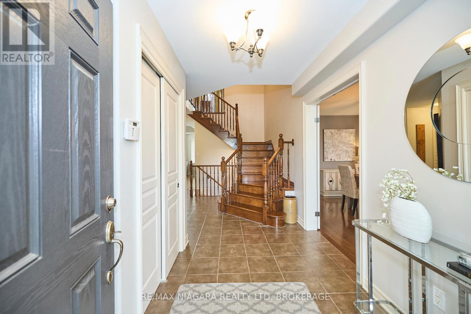 507 Carrie Avenue, Fort Erie, Ontario  L0S 1N0 - Photo 4 - X12430324