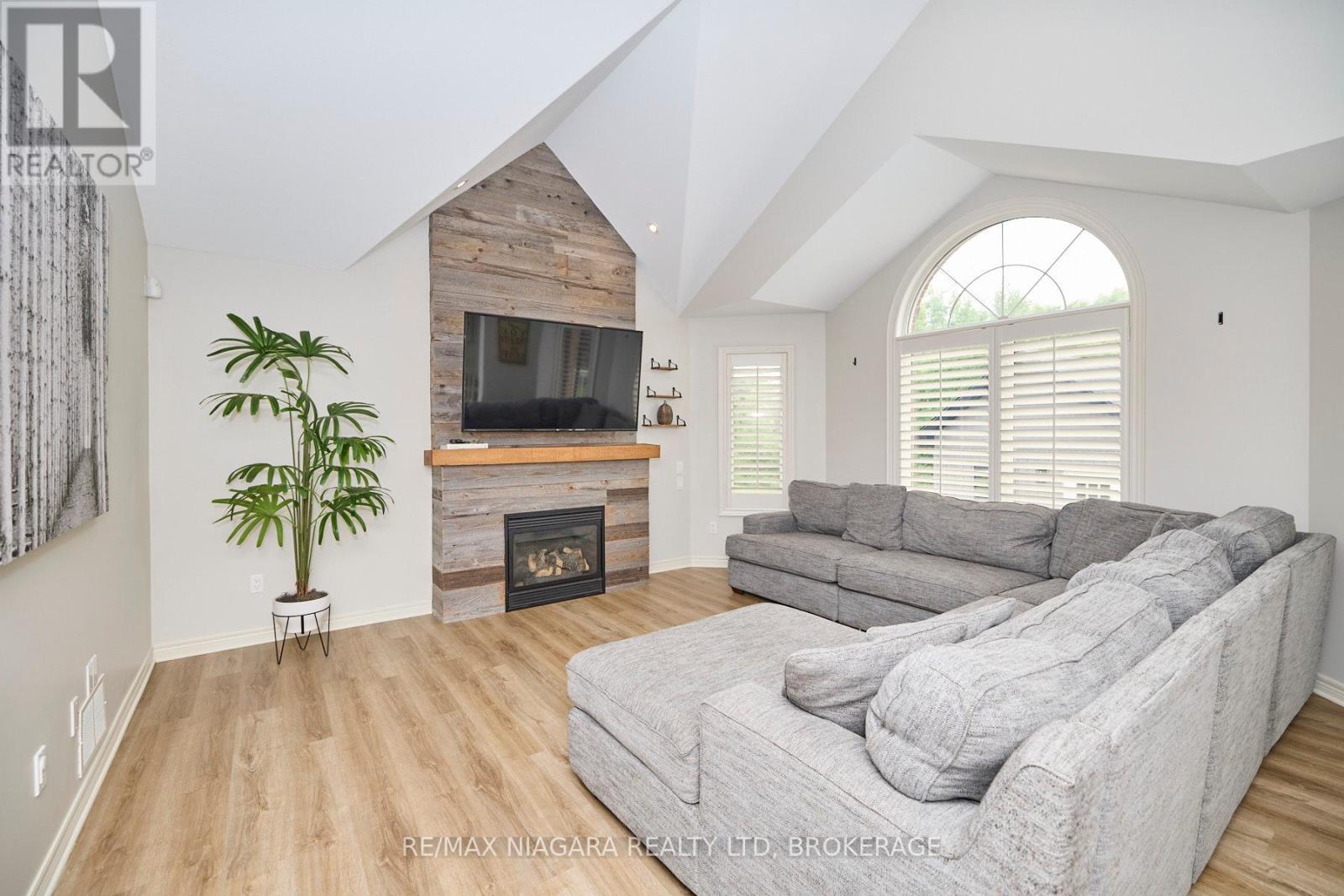 507 Carrie Avenue, Fort Erie, Ontario  L0S 1N0 - Photo 6 - X12430324