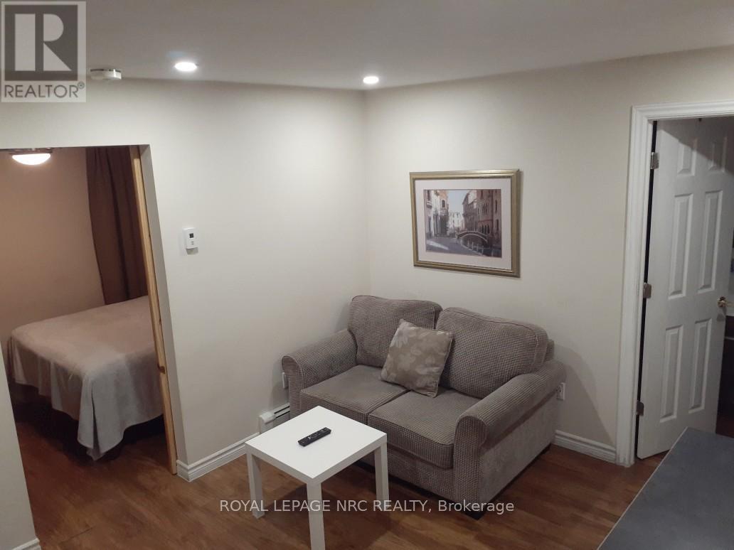 375 Almond Lane, St. Catharines, Ontario  L2T 1B9 - Photo 10 - X12430652