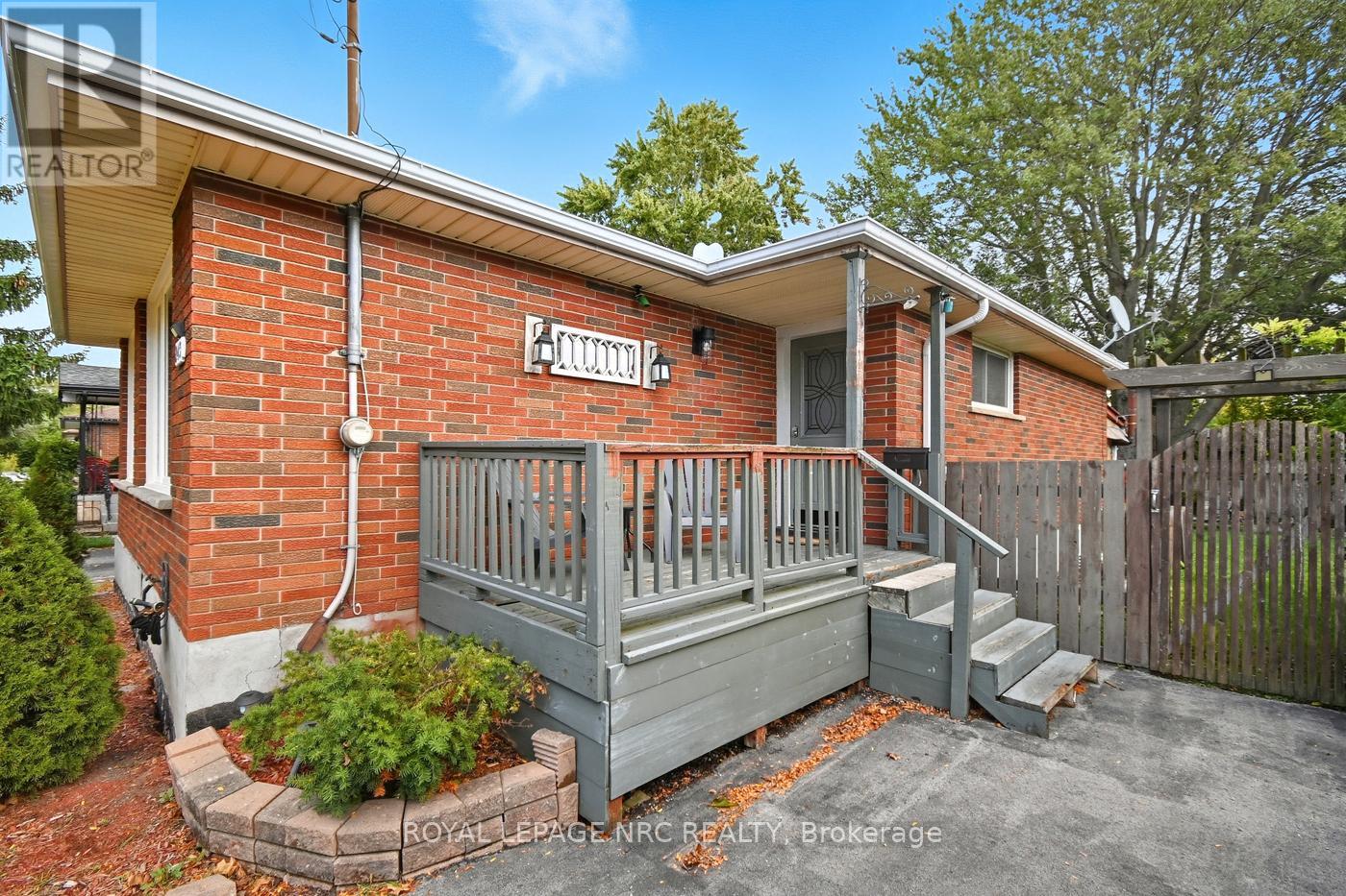243 Gross Avenue, Welland, Ontario  L3C 2V1 - Photo 2 - X12431878