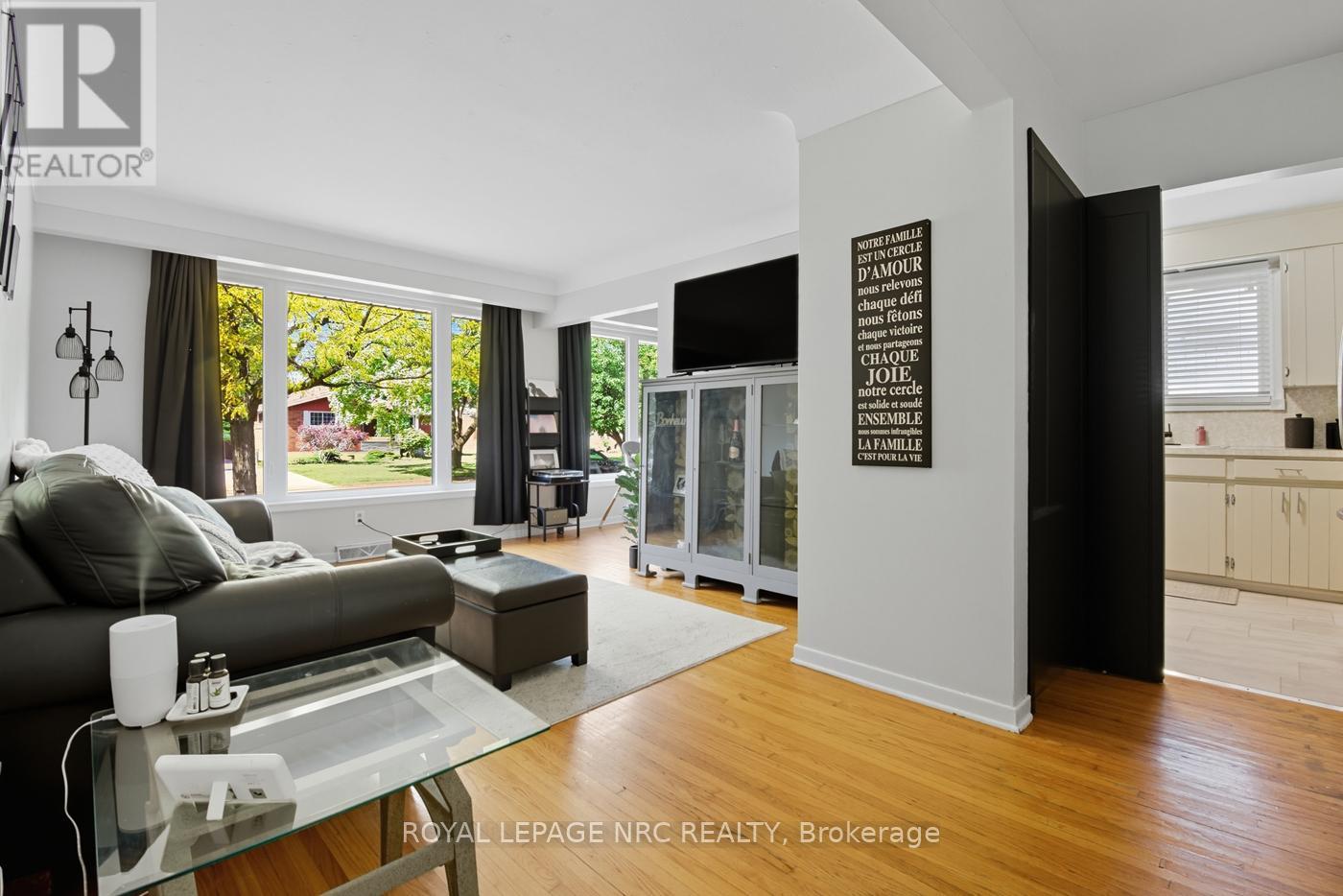 243 Gross Avenue, Welland, Ontario  L3C 2V1 - Photo 3 - X12431878