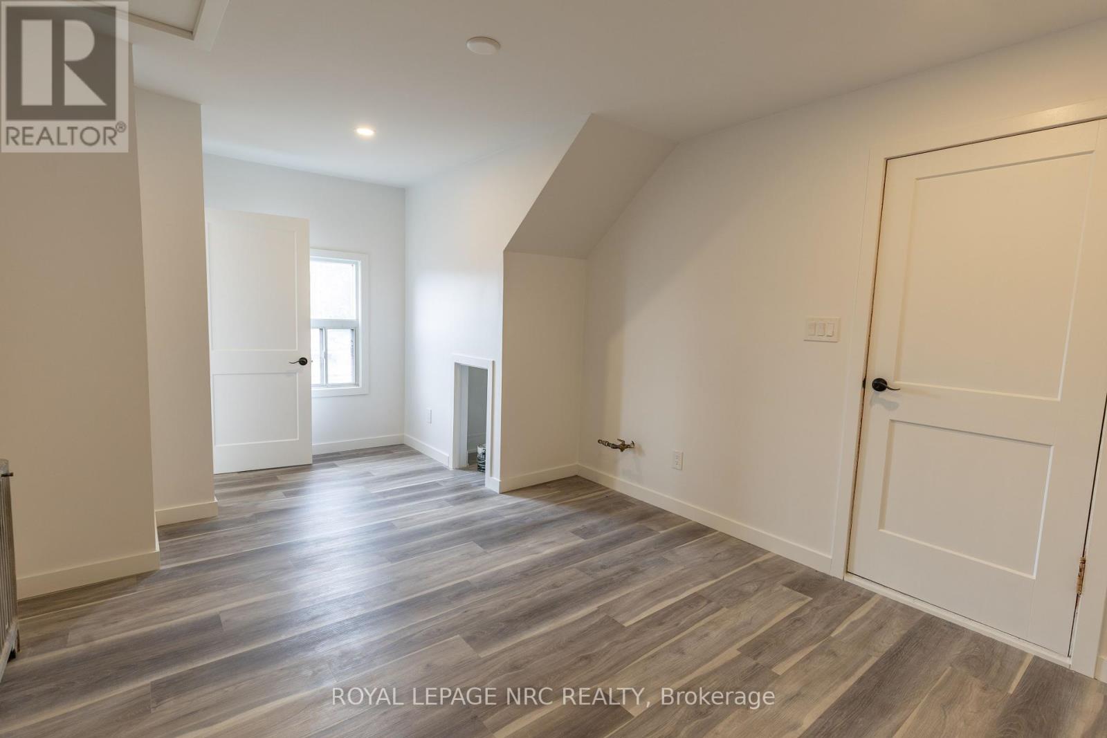 248 Bell Street, Port Colborne, Ontario  L3K 1J4 - Photo 10 - X12431907