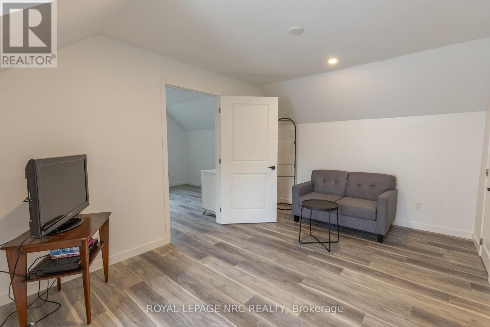 248 Bell Street, Port Colborne, Ontario  L3K 1J4 - Photo 21 - X12432180