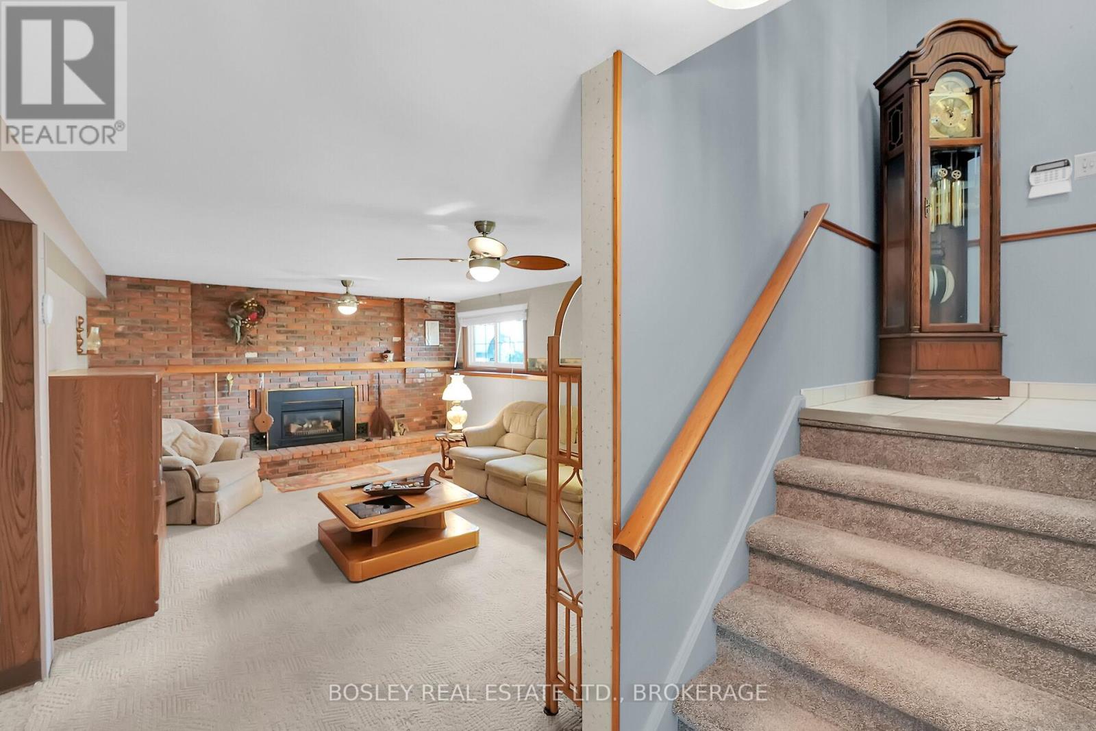 25 Lawrence Drive, Thorold, Ontario  L2V 2X6 - Photo 16 - X12432339