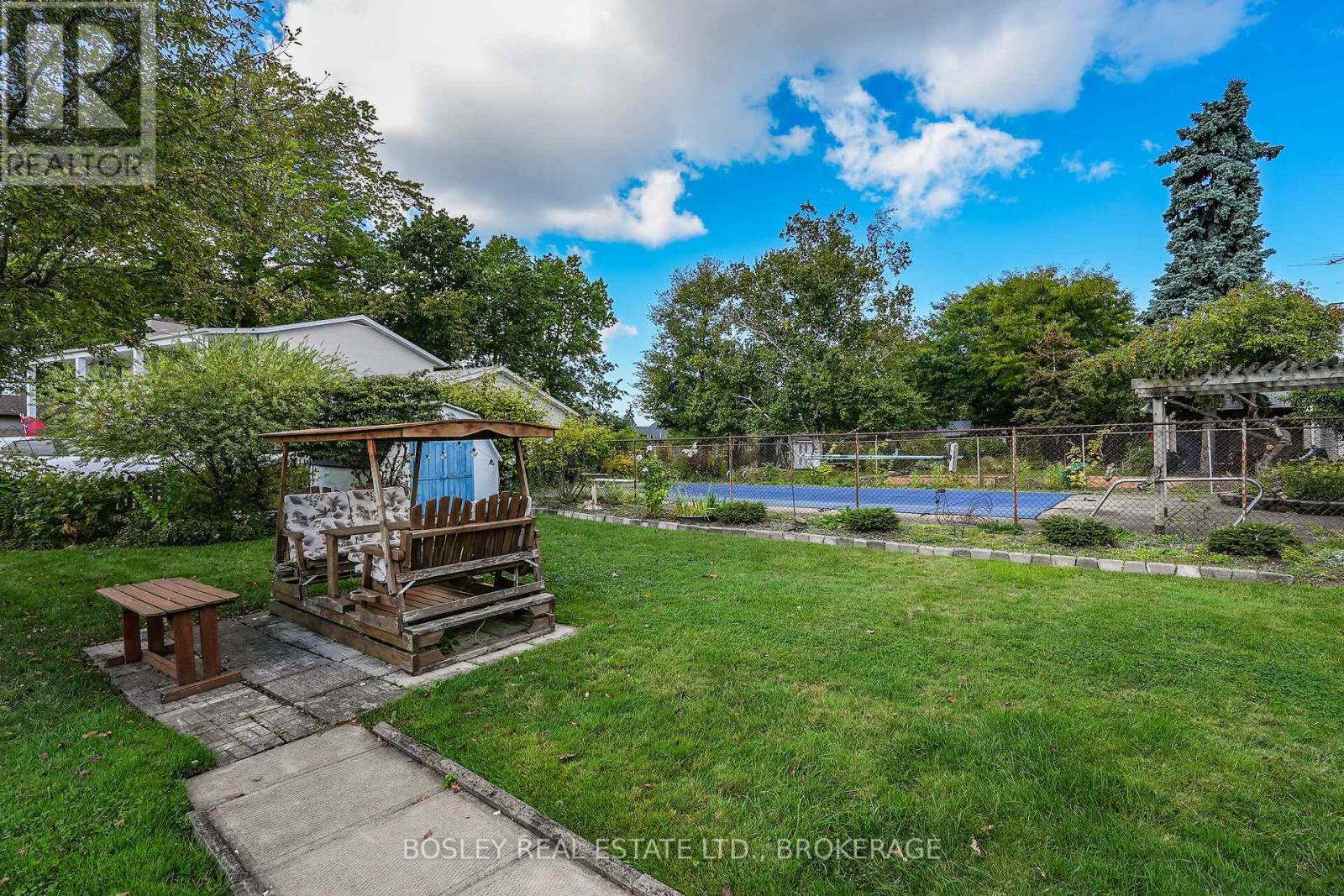 25 Lawrence Drive, Thorold, Ontario  L2V 2X6 - Photo 28 - X12432339