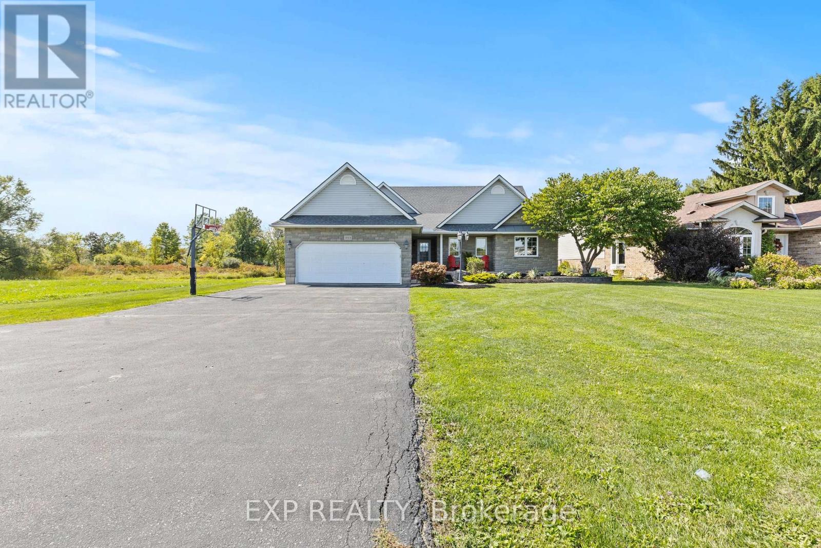 353 South Pelham Road, Welland, Ontario  L3B 5N8 - Photo 4 - X12433097