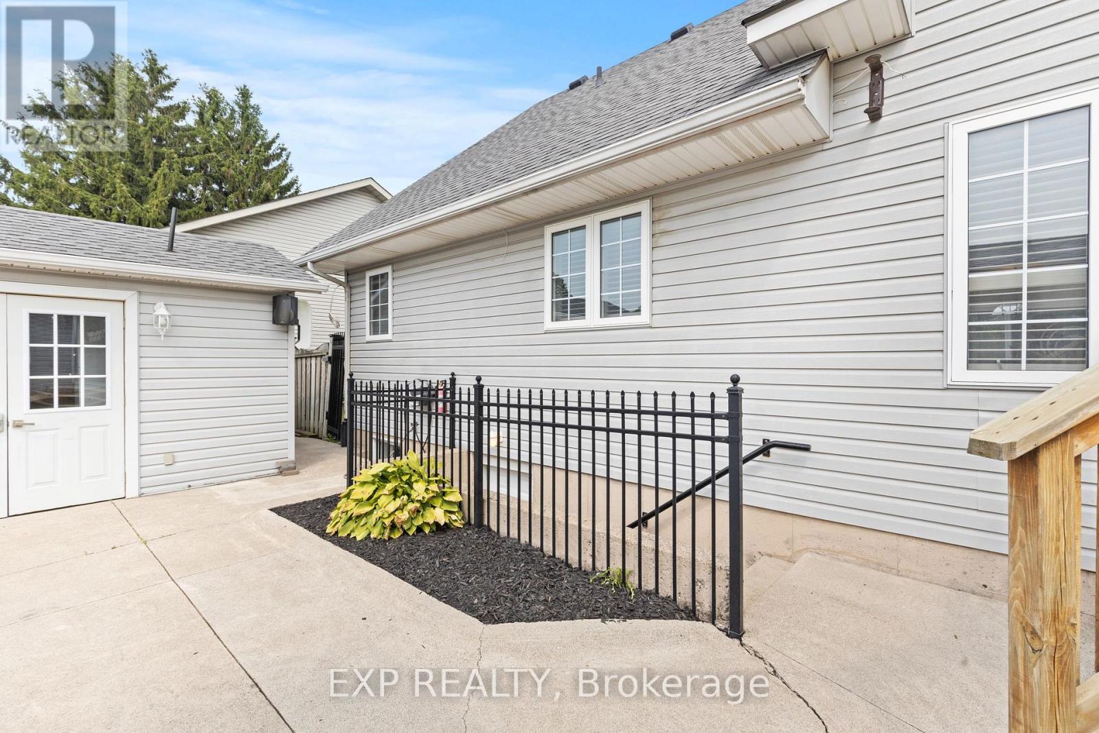 353 South Pelham Road, Welland, Ontario  L3B 5N8 - Photo 40 - X12433097