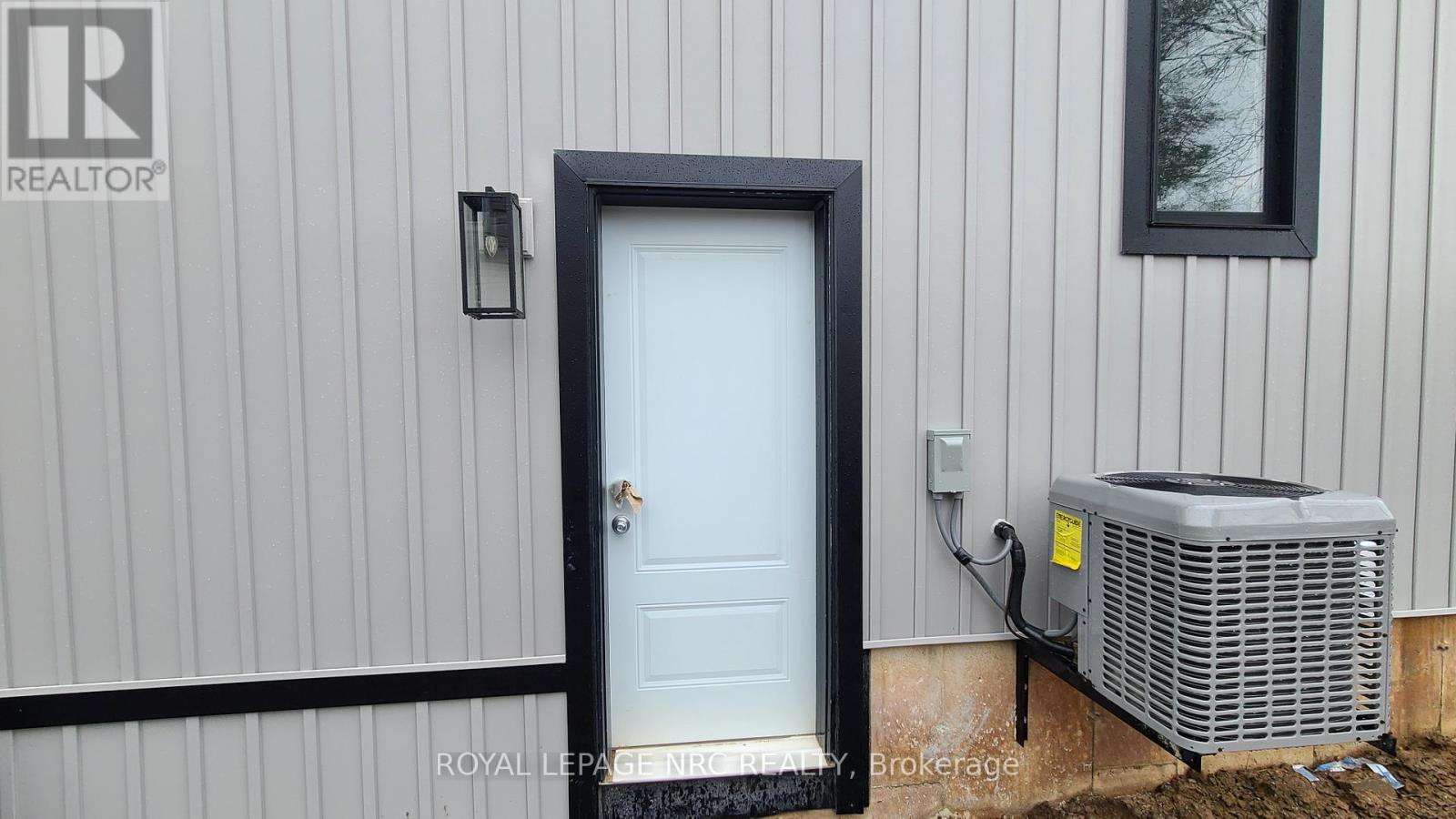 Lower - 318 River Road, Welland, Ontario  L3B 2S4 - Photo 3 - X12433991