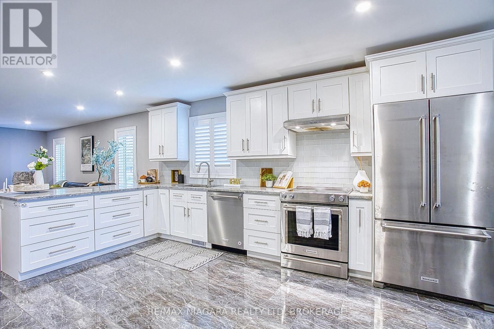 43 Sauer Avenue, Welland, Ontario  L3B 0C7 - Photo 12 - X12434312