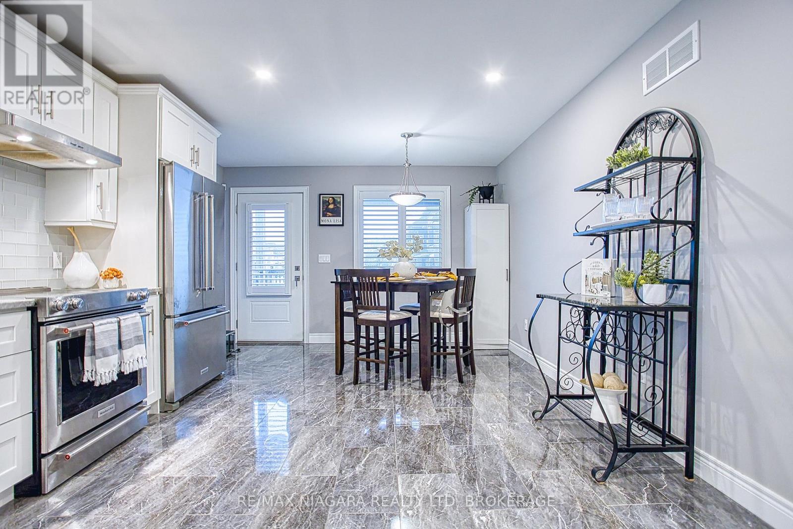 43 Sauer Avenue, Welland, Ontario  L3B 0C7 - Photo 13 - X12434312