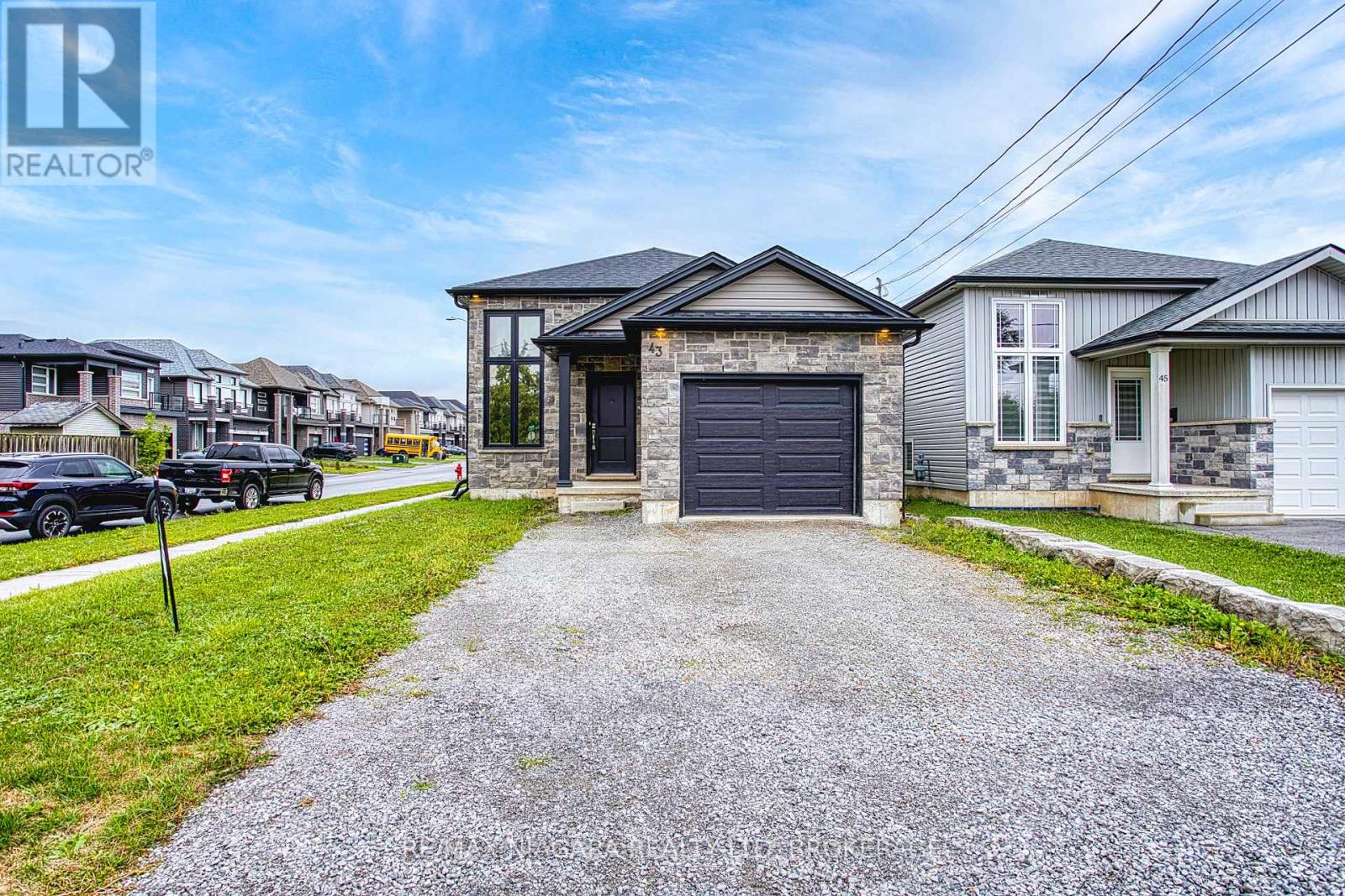 43 Sauer Avenue, Welland, Ontario  L3B 0C7 - Photo 2 - X12434312