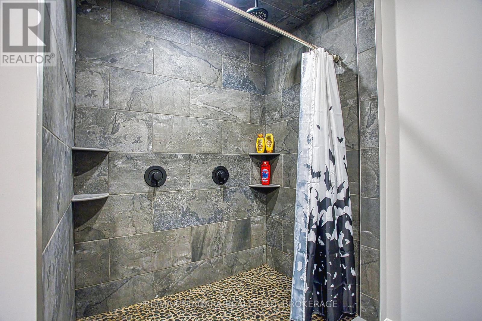 43 Sauer Avenue, Welland, Ontario  L3B 0C7 - Photo 25 - X12434312