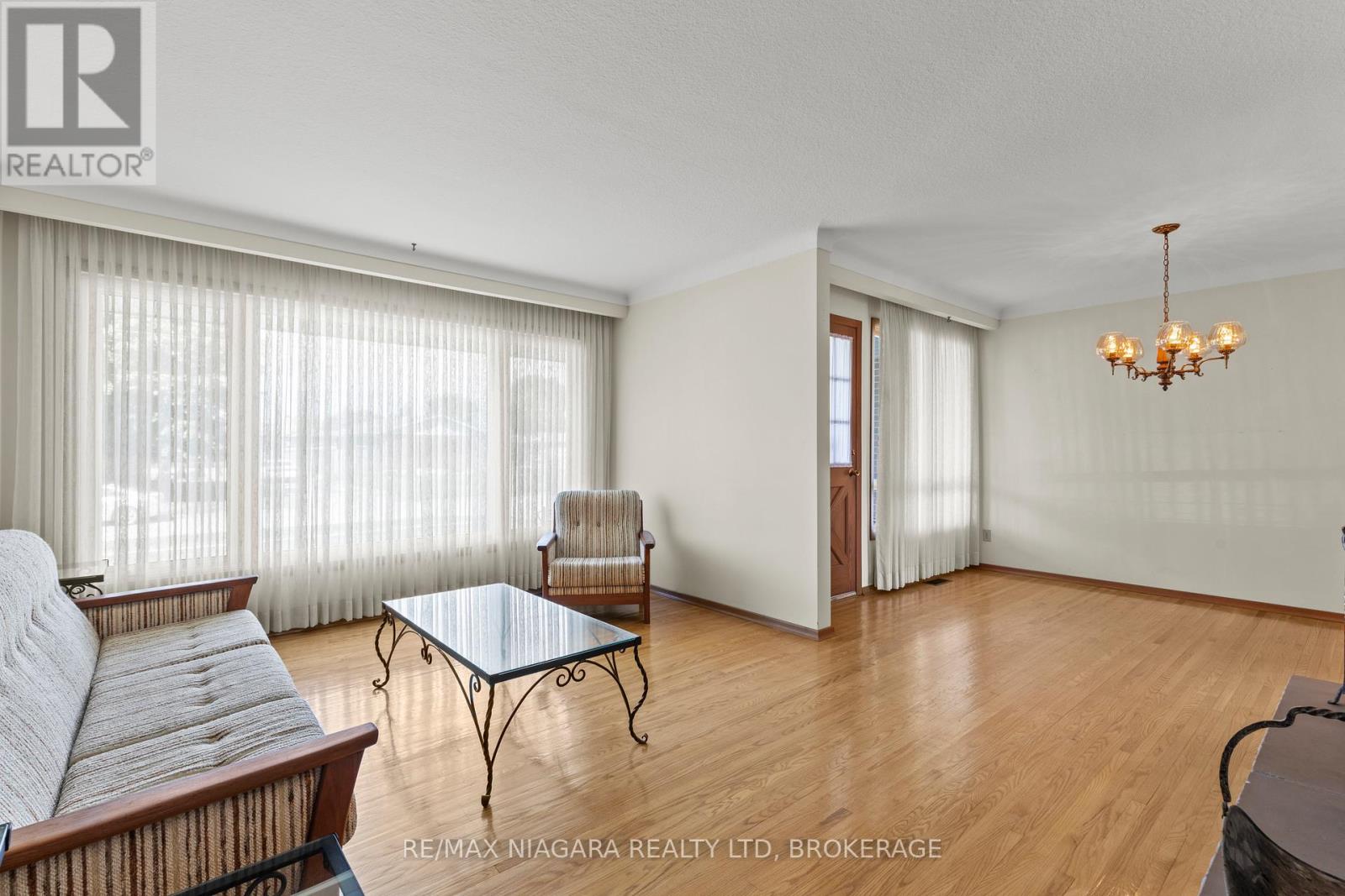 6628 Argyll Crescent, Niagara Falls, Ontario  L2G 5E7 - Photo 10 - X12435324