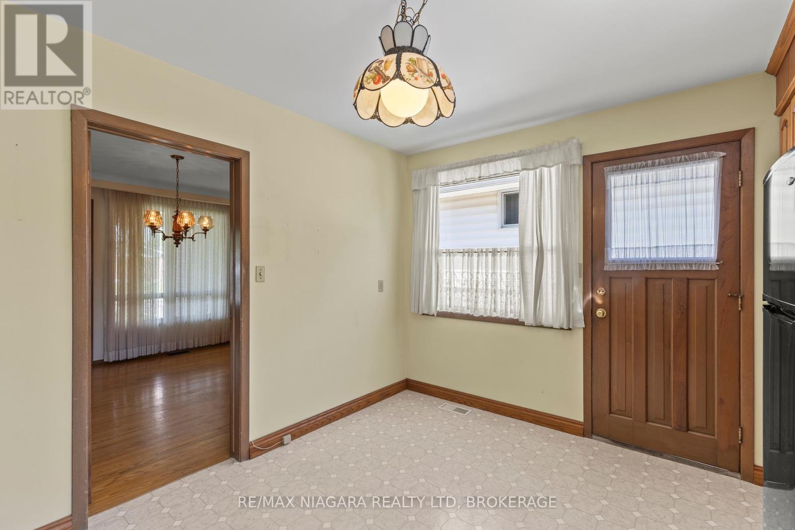 6628 Argyll Crescent, Niagara Falls, Ontario  L2G 5E7 - Photo 18 - X12435324