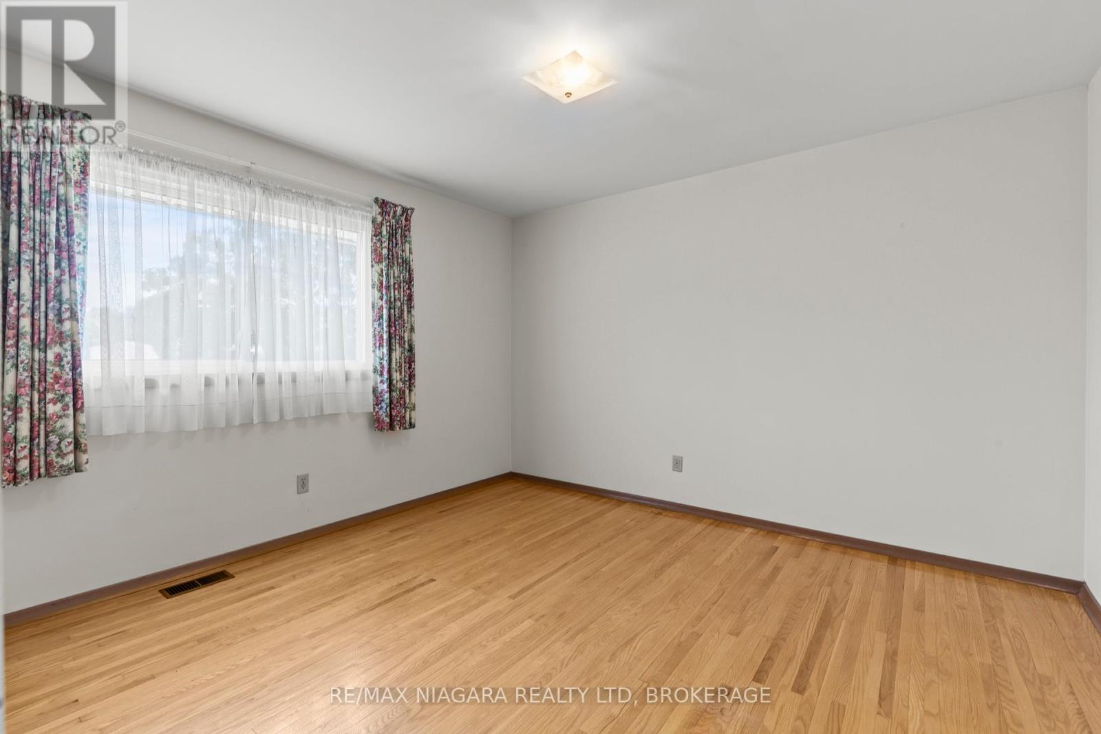 6628 Argyll Crescent, Niagara Falls, Ontario  L2G 5E7 - Photo 25 - X12435324