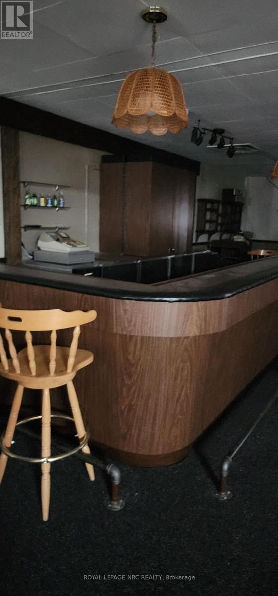 4880 Victoria Avenue, Niagara Falls, Ontario  L2E 4C5 - Photo 5 - X12436108