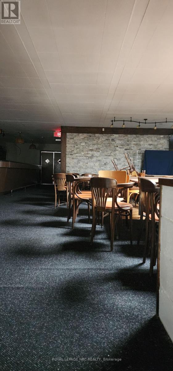 4880 Victoria Avenue, Niagara Falls, Ontario  L2E 4C5 - Photo 6 - X12436108