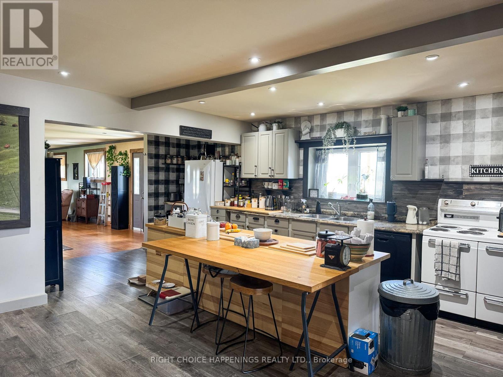 1937 Brookfield Road, Port Colborne, Ontario  L3K 5V3 - Photo 4 - X12436246