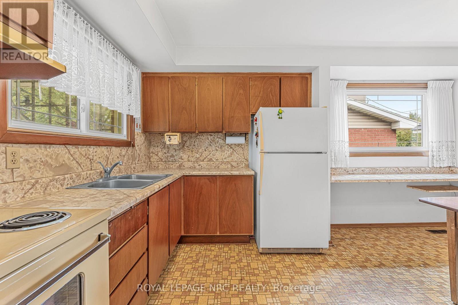 269 Rainbow Drive, Hamilton, Ontario  L8K 4G3 - Photo 11 - X12436332