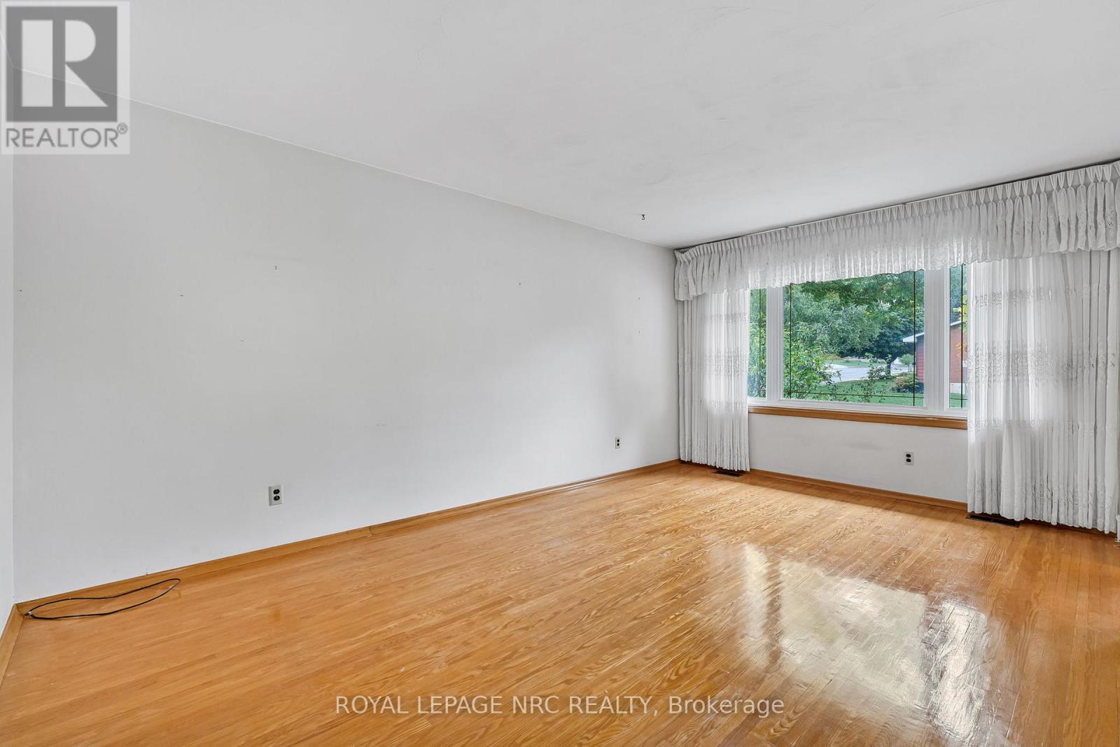 269 Rainbow Drive, Hamilton, Ontario  L8K 4G3 - Photo 14 - X12436332