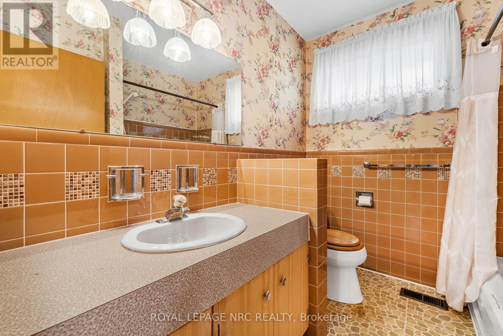 269 Rainbow Drive, Hamilton, Ontario  L8K 4G3 - Photo 22 - X12436332