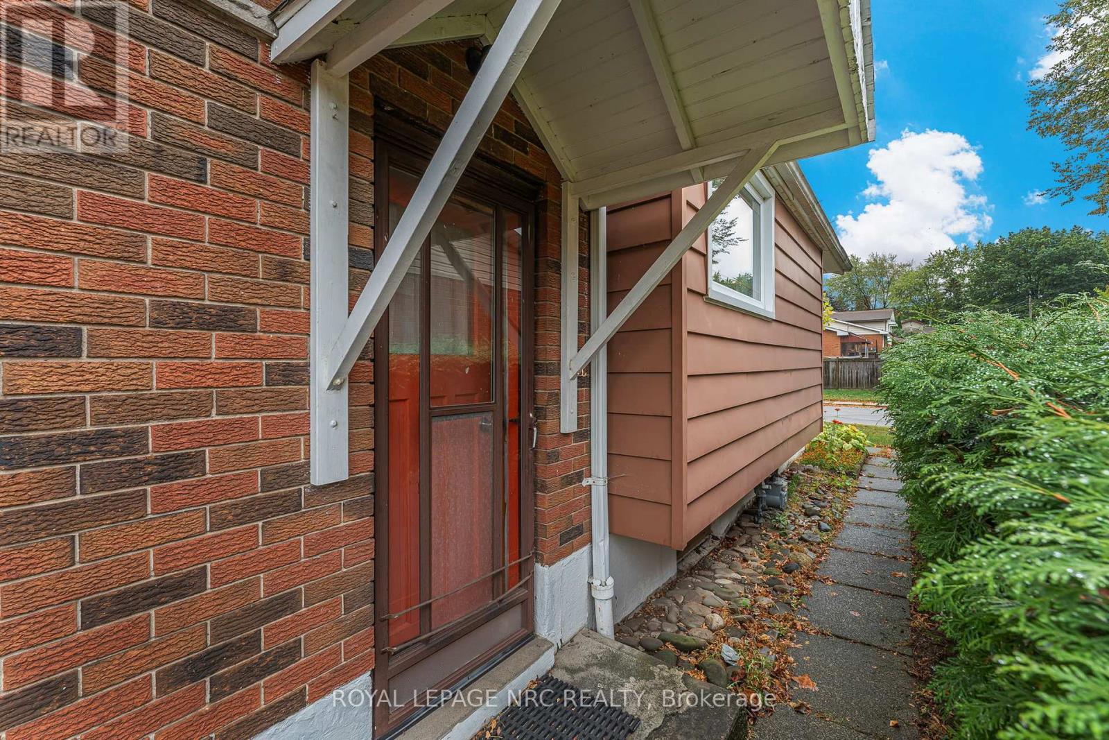 269 Rainbow Drive, Hamilton, Ontario  L8K 4G3 - Photo 4 - X12436332