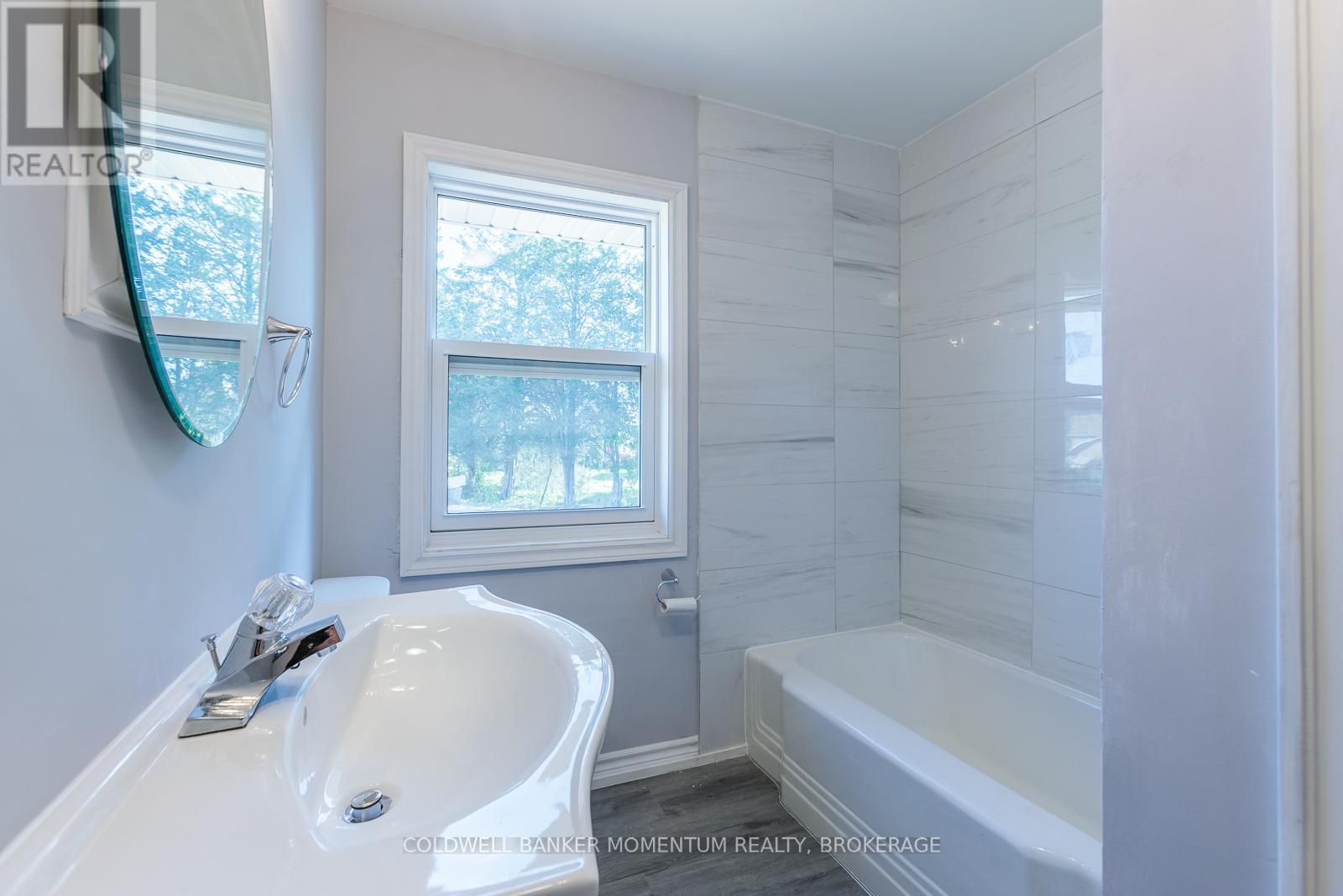 2 Foley Crescent, Thorold, Ontario  L2V 2K8 - Photo 15 - X12437085