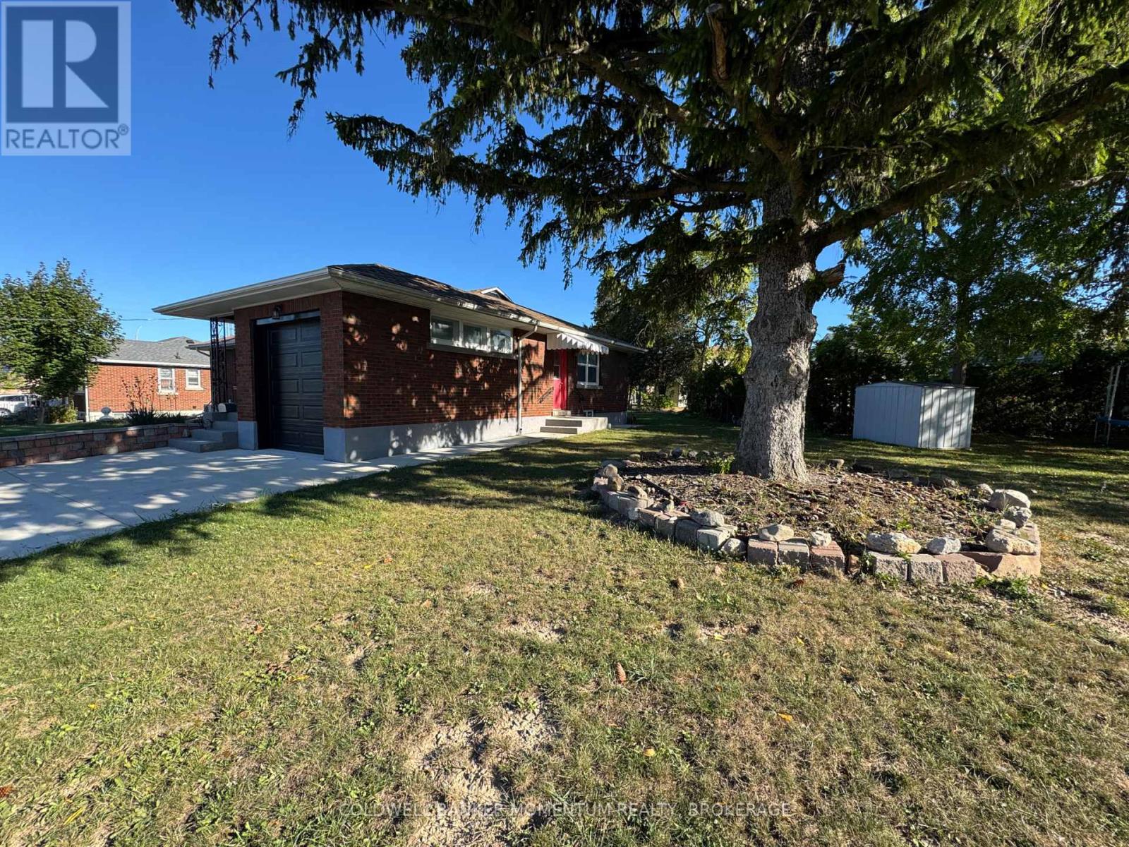 2 Foley Crescent, Thorold, Ontario  L2V 2K8 - Photo 33 - X12437085