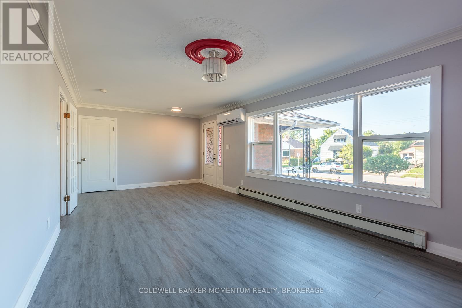 2 Foley Crescent, Thorold, Ontario  L2V 2K8 - Photo 8 - X12437085