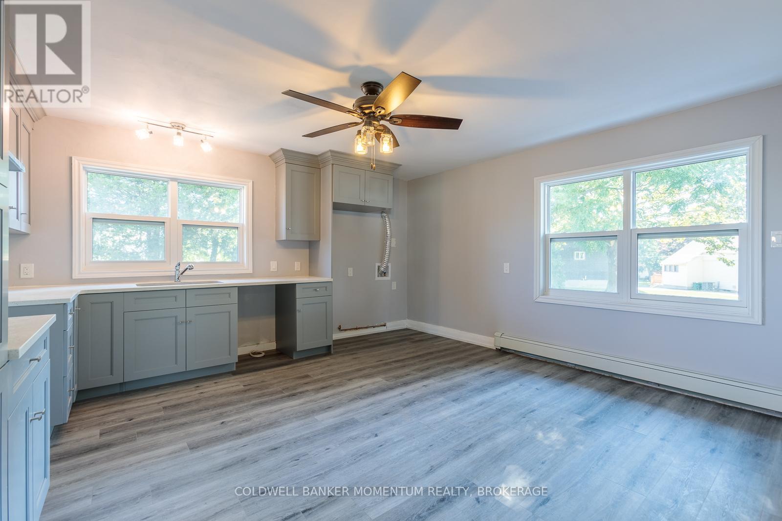 2 Foley Crescent, Thorold, Ontario  L2V 2K8 - Photo 9 - X12437085