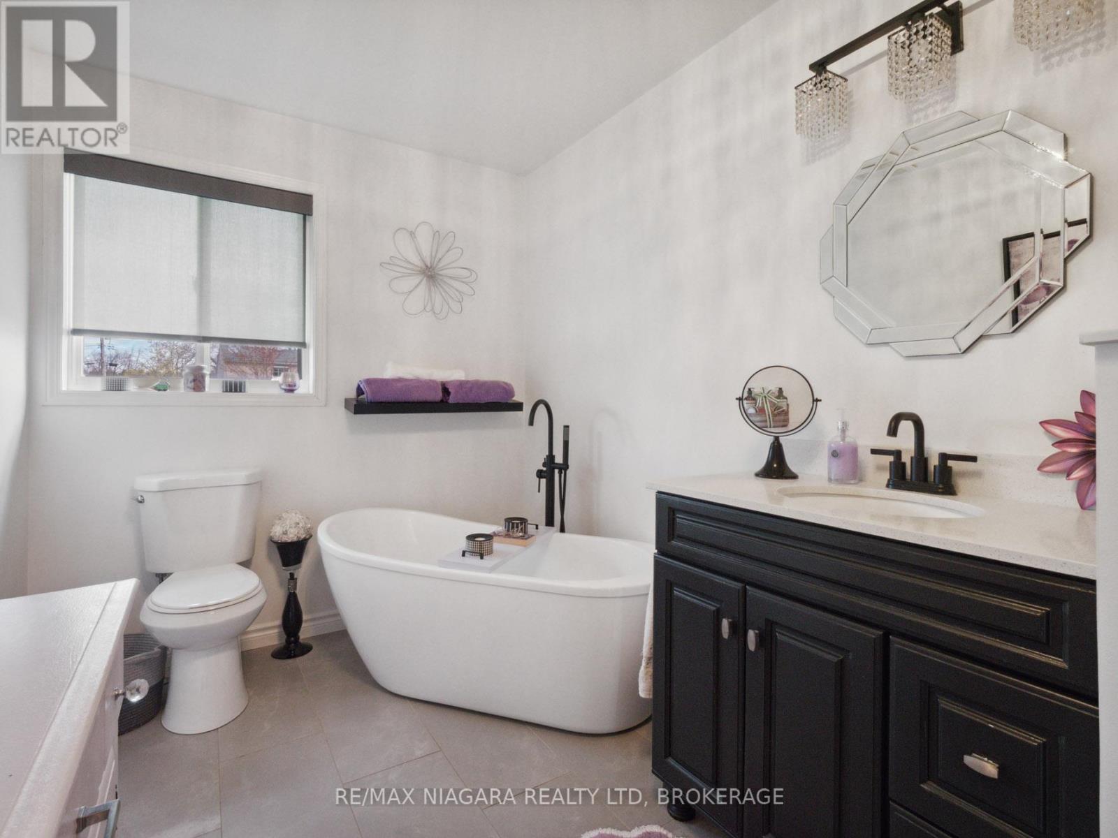 3564 Hill Street, Fort Erie, Ontario  L0S 1S0 - Photo 12 - X12437264