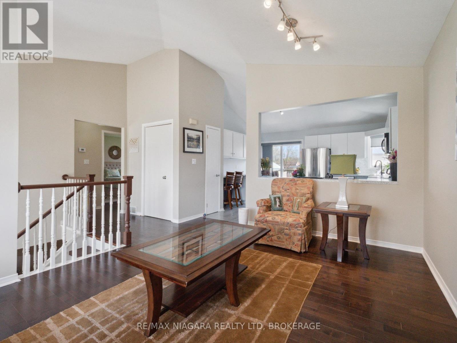 3564 Hill Street, Fort Erie, Ontario  L0S 1S0 - Photo 3 - X12437264