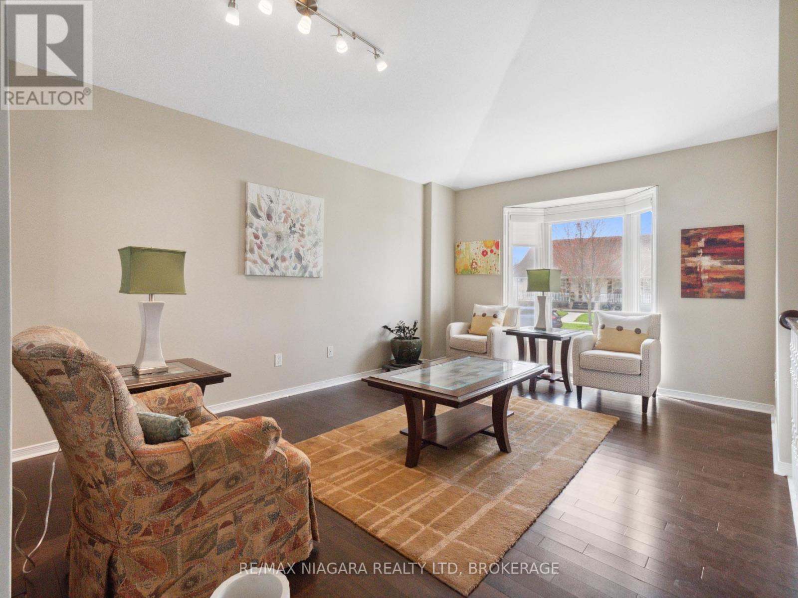 3564 Hill Street, Fort Erie, Ontario  L0S 1S0 - Photo 4 - X12437264